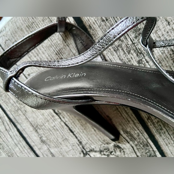 Like new! Calvin Klein Ankle T- Strap Beaded Heels. Size 8.5. Stunning 🤩 - Picture 3 of 11